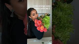 what do you guys think of the end result?! #floralarrangement #flowers #diyflowers #smallcreator