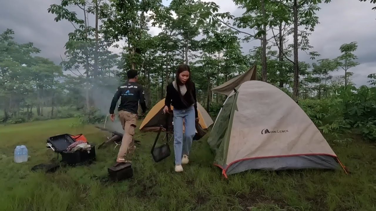 Pitch a tent in the rain on the green grass
