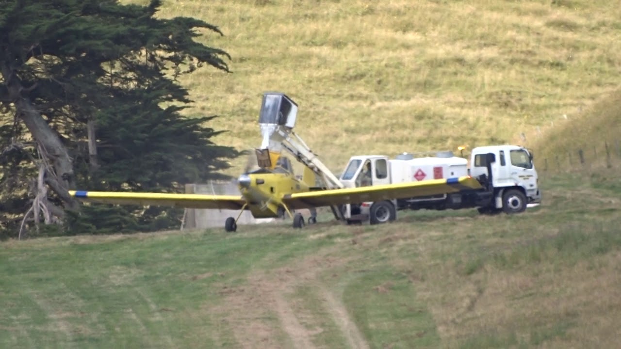 Rural Aerial Cooperative Air Tractor AT-402B ZK-RUR Landing Loading Take Off South Manakau #1