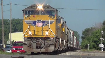 NS 8098 Conrail heritage unit leads 21T intermodal train