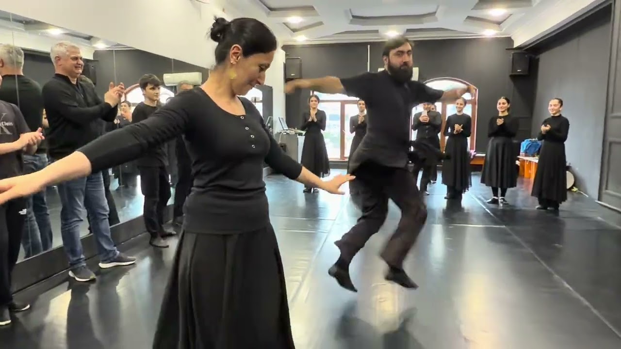 Поздравляем девочек ансамбля «Сувар» с праздником 8 Марта #праздник #8марта #танцы #ансамбль 