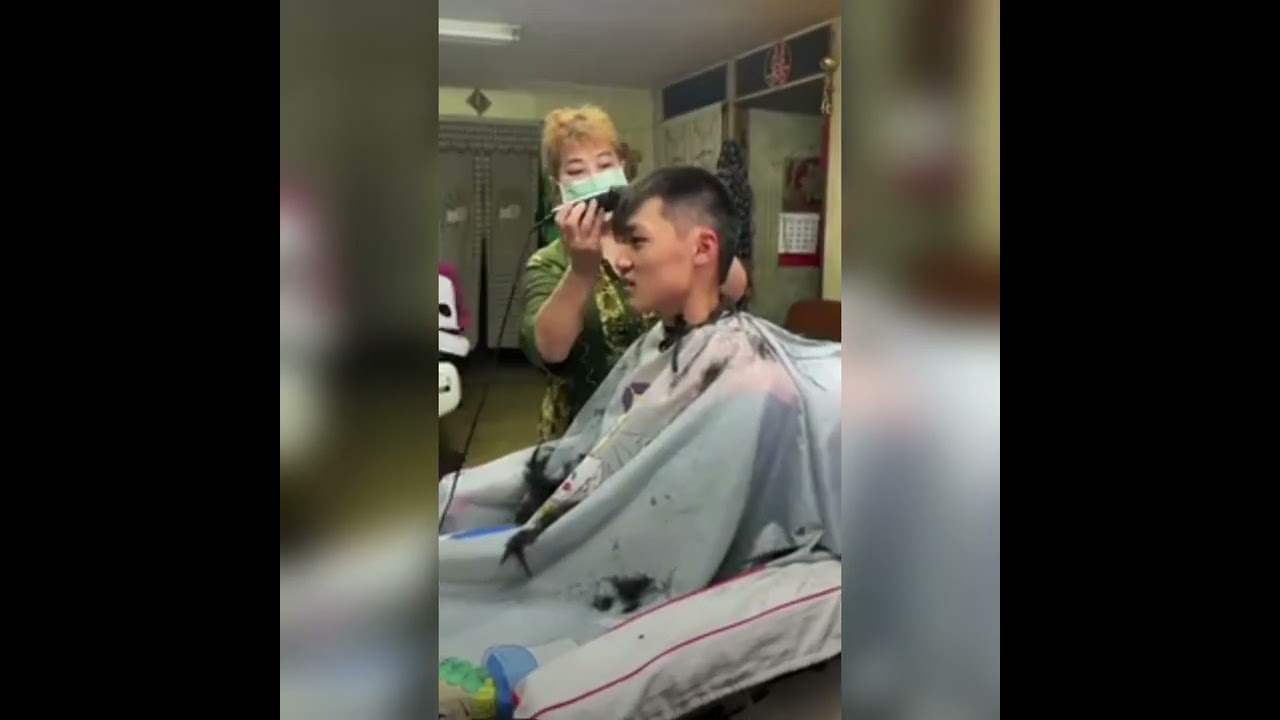 two boys headshave together part 1 两个帅哥一起剃光头