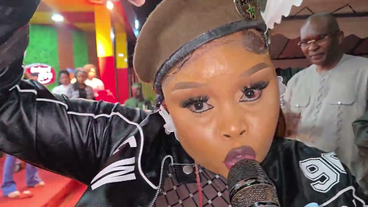 Doussou Ballo vs Sidibé décor Issouf en action 