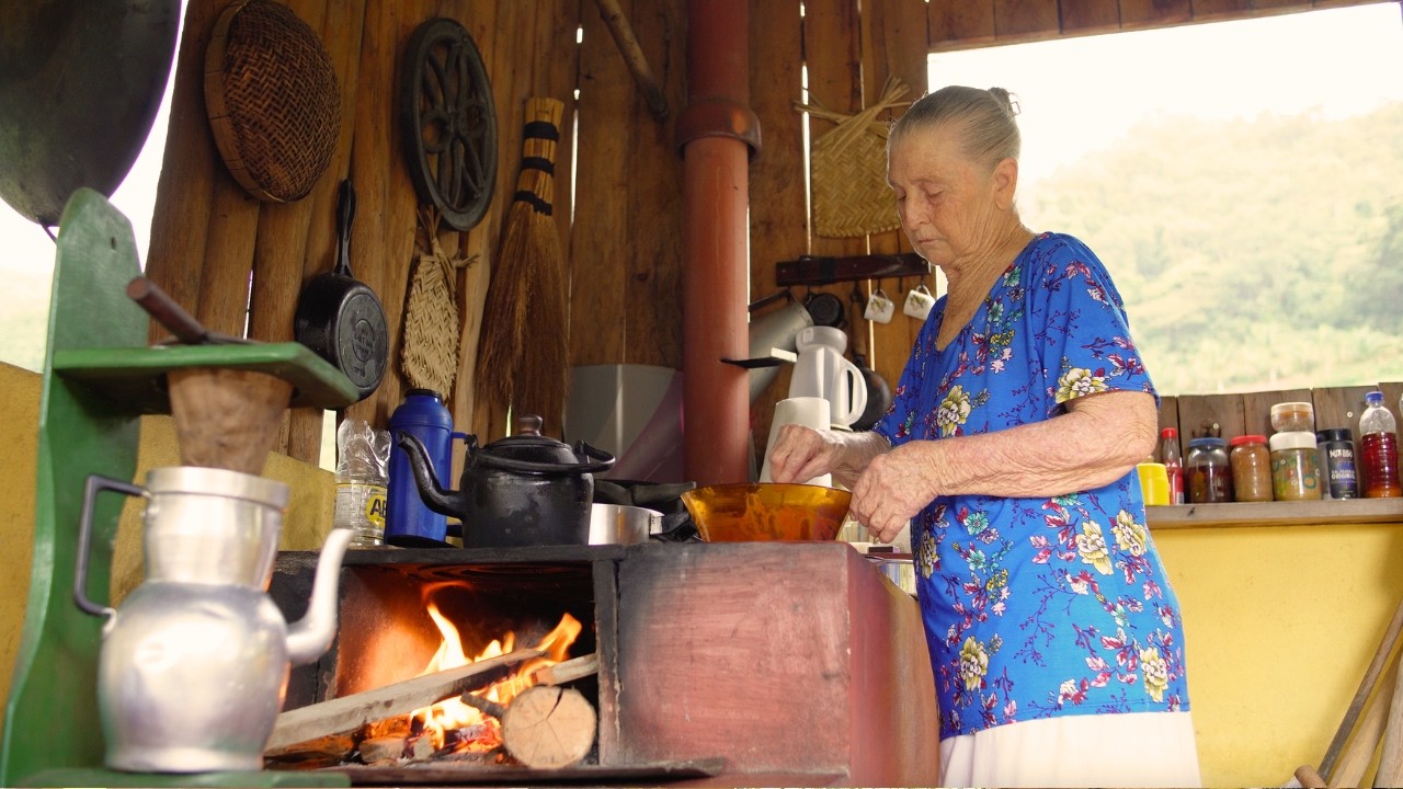 Готовим полдник в дождливый день в деревне