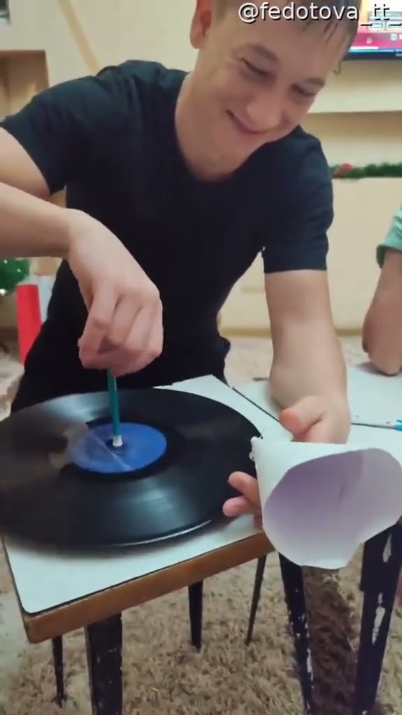 Makeshift Paper Vinyl Record Player || ViralHog
