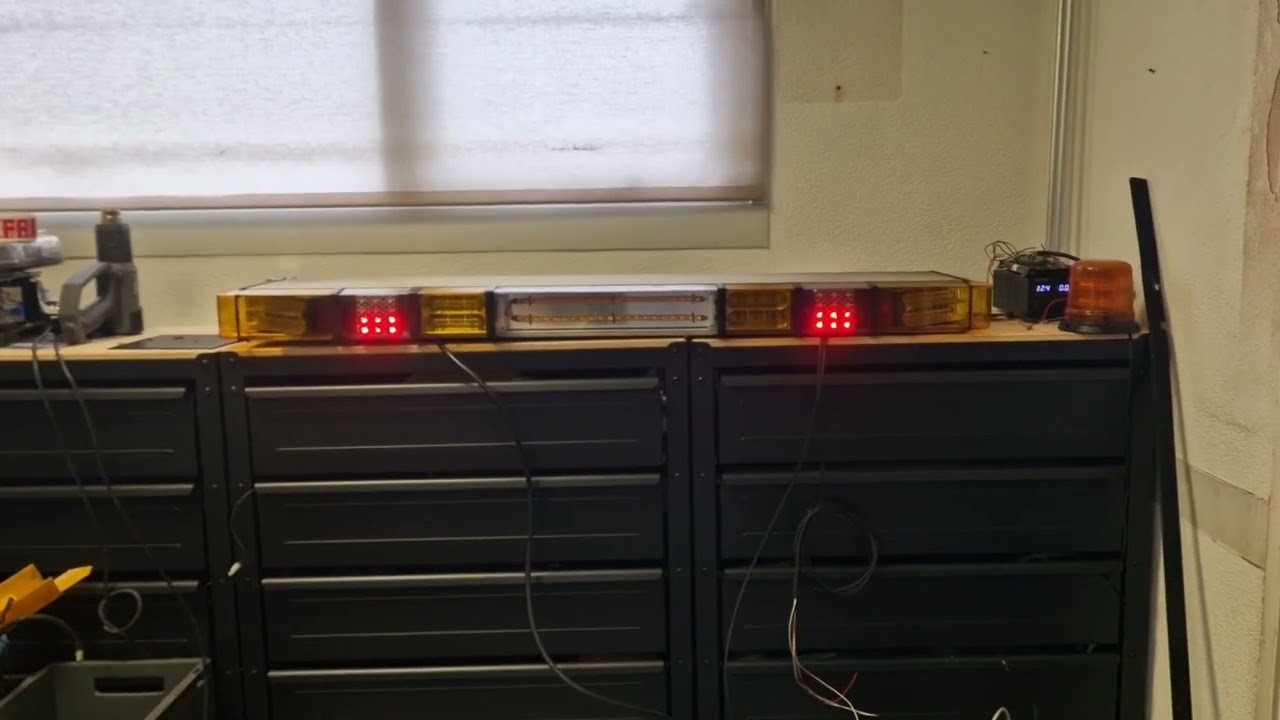 Refurbished Whelen Freedom Wecan lichtbalk flitsbalk zwaailicht lightbar