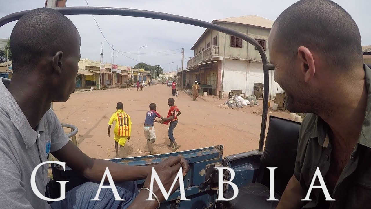 Невероятные приключения Гамбии. В Африке ловят альбиносов.