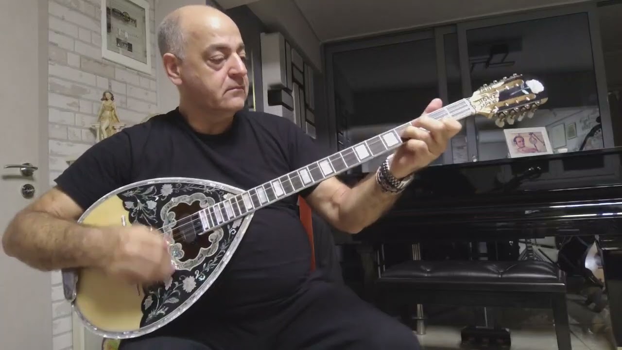 Νέο μπουζούκι με ήχο συγκλονίζει από τα χέρια του Πολύ Καραντεα Ζ και του Μάκη