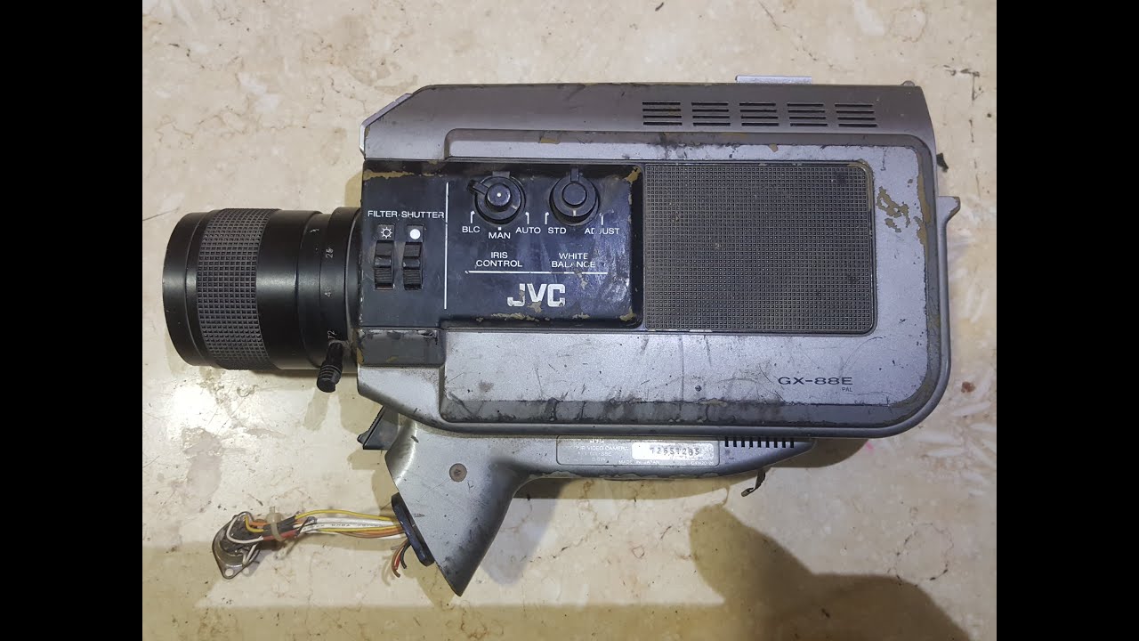 Treasure inside an old camera كنز داخل الكاميرا القديمة