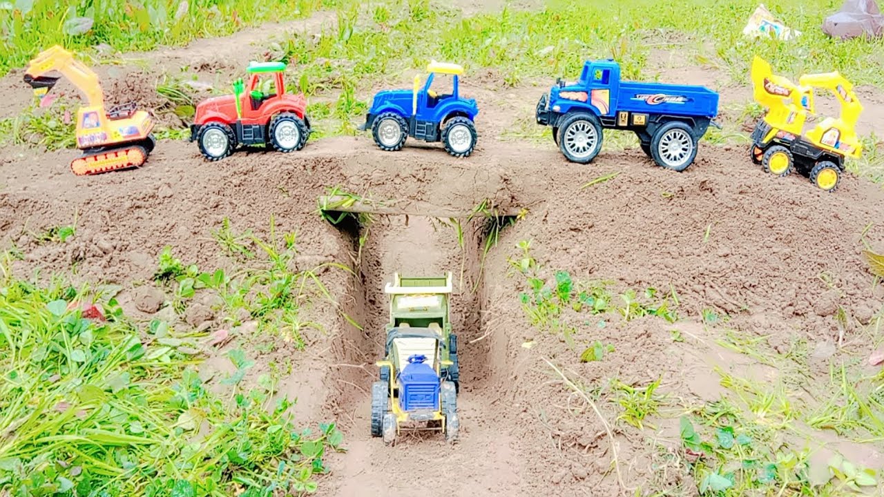 Jcb 3dx Xpert Loading Mud TrolleyNew Holland 3630 John deere