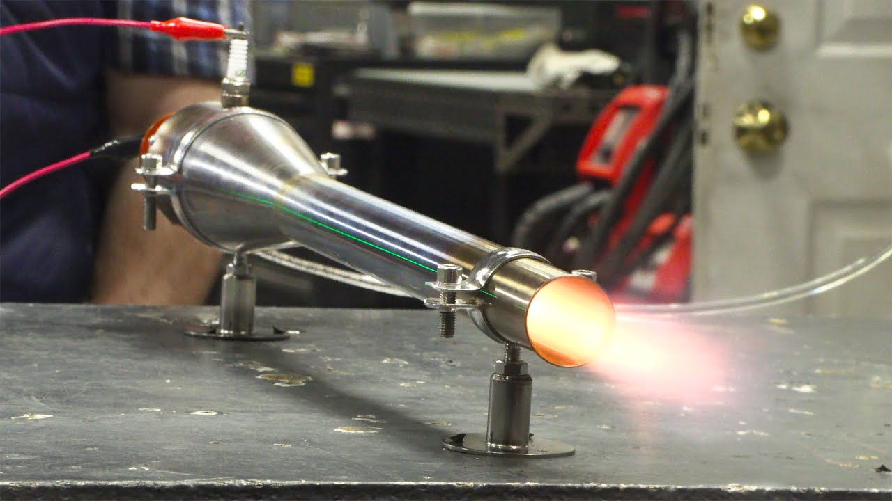 Импульсный воздушно-реактивный двигатель, работающий на бензине