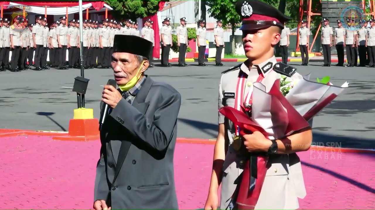 VIRAL ! Anak Sopir Angkot Lulus Terbaik Bintara Polri 2022