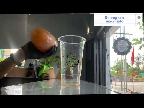 Oolong tea macchiato by Gom vlog