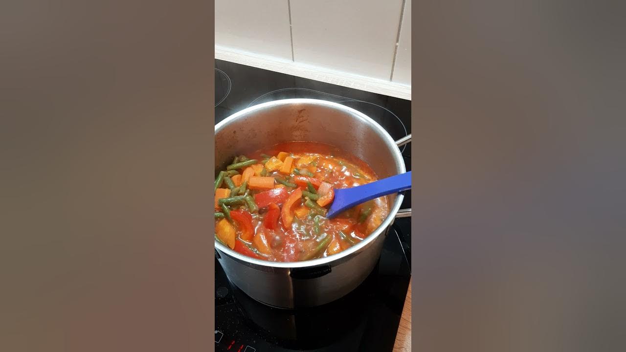 LE BOUILLON DE LEGUMES HARICOTS VERTS, CAROTTES , PAPRIKA. CA AIDE POUR