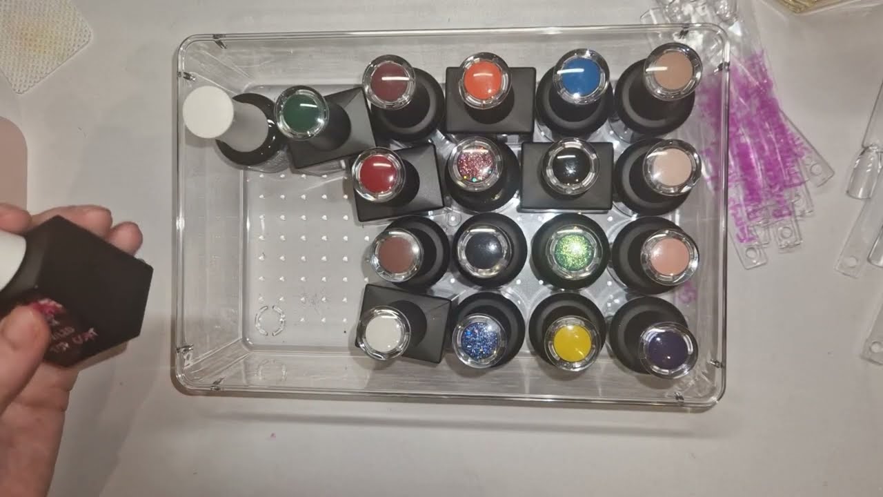 Swatching Sunday: Naio nails starter set and basic colour set