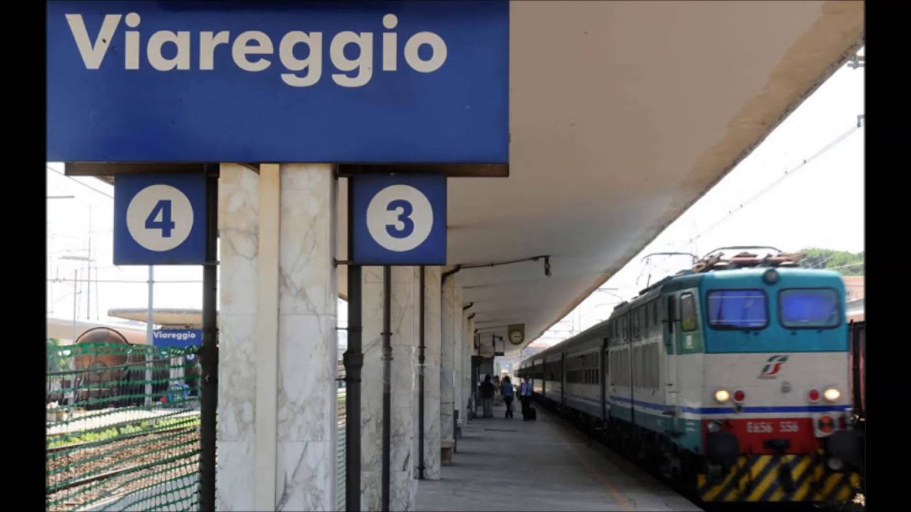 Annunci Trenitalia alla Stazione di Viareggio