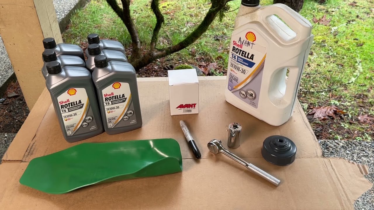 Avant 528 50hr Engine Oil Service