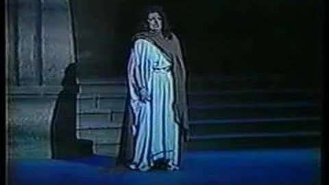 April Evans in Aida