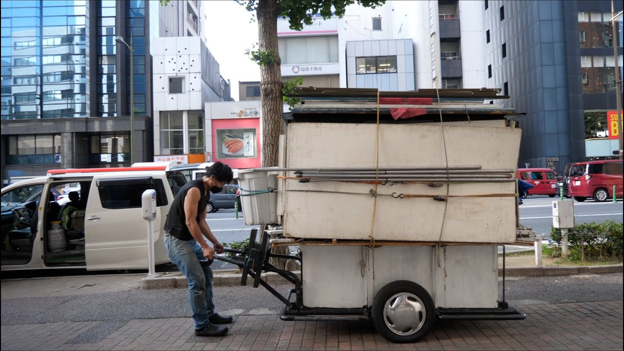 Популярный магазин раменов, где вы можете быстро собрать прилавок самостоятельно!