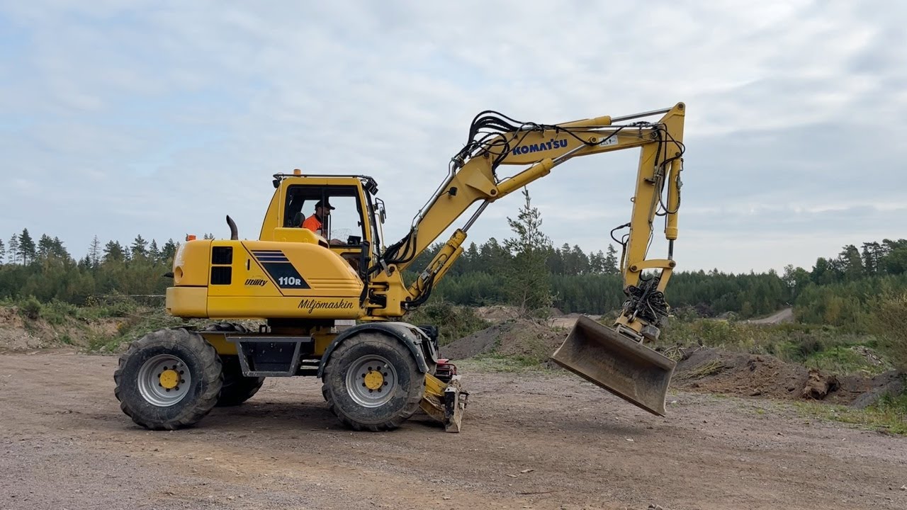 Köp Grävmaskin Komatsu  PW110 på Klaravik