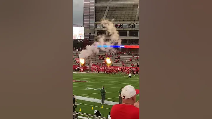 UH Cougars running out of the tunnel