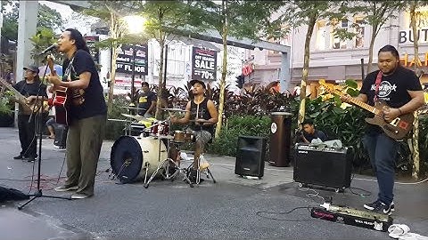 sedalam dalam rindu-Sentuhan buskers cover Tajul,versi rock kapak