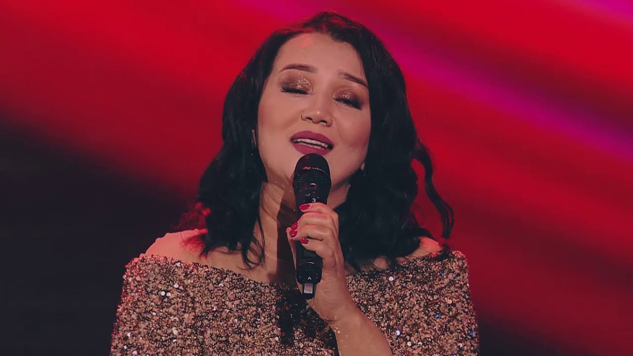 Нысандар орналастырылған киска Бетти Вержс жалаңаш