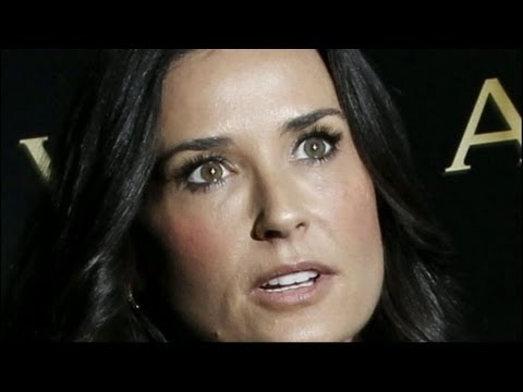 Video: Veličina Je Bitna: Demi Moore Nasmijava Obožavatelje Ogromnim Boksačkim Rukavicama