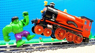 Hulk vs Train Locomotive Car Transporter