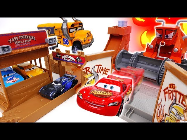 What is Wrong With The Track? Disney Cars, Prank of A Ghost - ToyMart TV class=