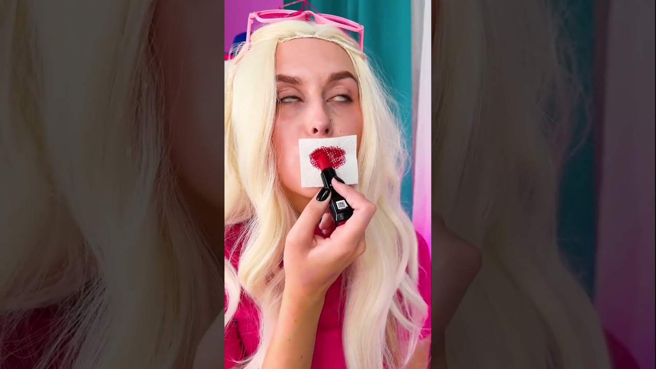 Who Applies Lipstick Like This?! 💄😂 