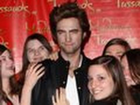 Robert Pattinson Wax Statue @ Madame Tussauds - YouTube