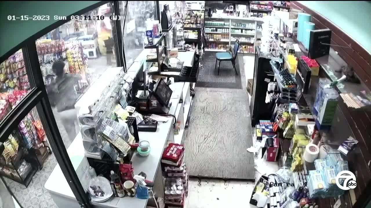 detroit-gas-station-clerk-accused-of-shooting-innocent-customer-youtube