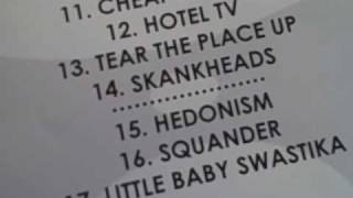 Setlist - Marks Vlog
Mark (Skunk Anansie) Video Blog Subscribe to be alerted about new uploads. Skunk Anansies greatest hits record Smashes and Trashes is released on 2nd Nov 2009 and contains 3 brand new songs. Find out more over athttp://www.skunkanansie.net
International Links to buy the album: http://www.skunkanansie.net/smashes-and-trashes/
Check out Marks daily written blog over at http://www.myspace.com/skunkanansiemusic Setlist - Marks Vlog