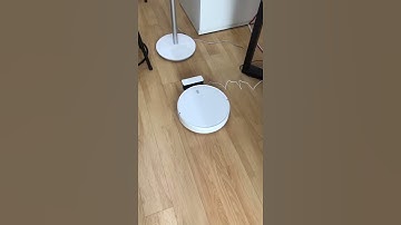 Robot hút bụi-lau nhà Xiaomi Essential quay về Dock sạc