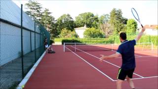 Petit exercice de tennis pour la précision et le petit jeu de jambes