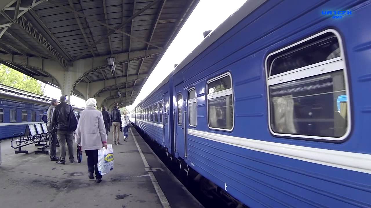 Скорый поезд прибыл в москву. Фирменный поезд Витебский вокзал. Витебский вокзал Санкт-Петербург поезда. Станция Санкт-Петербург Витебский пассажирский. Поезд на Витебском вокзале.