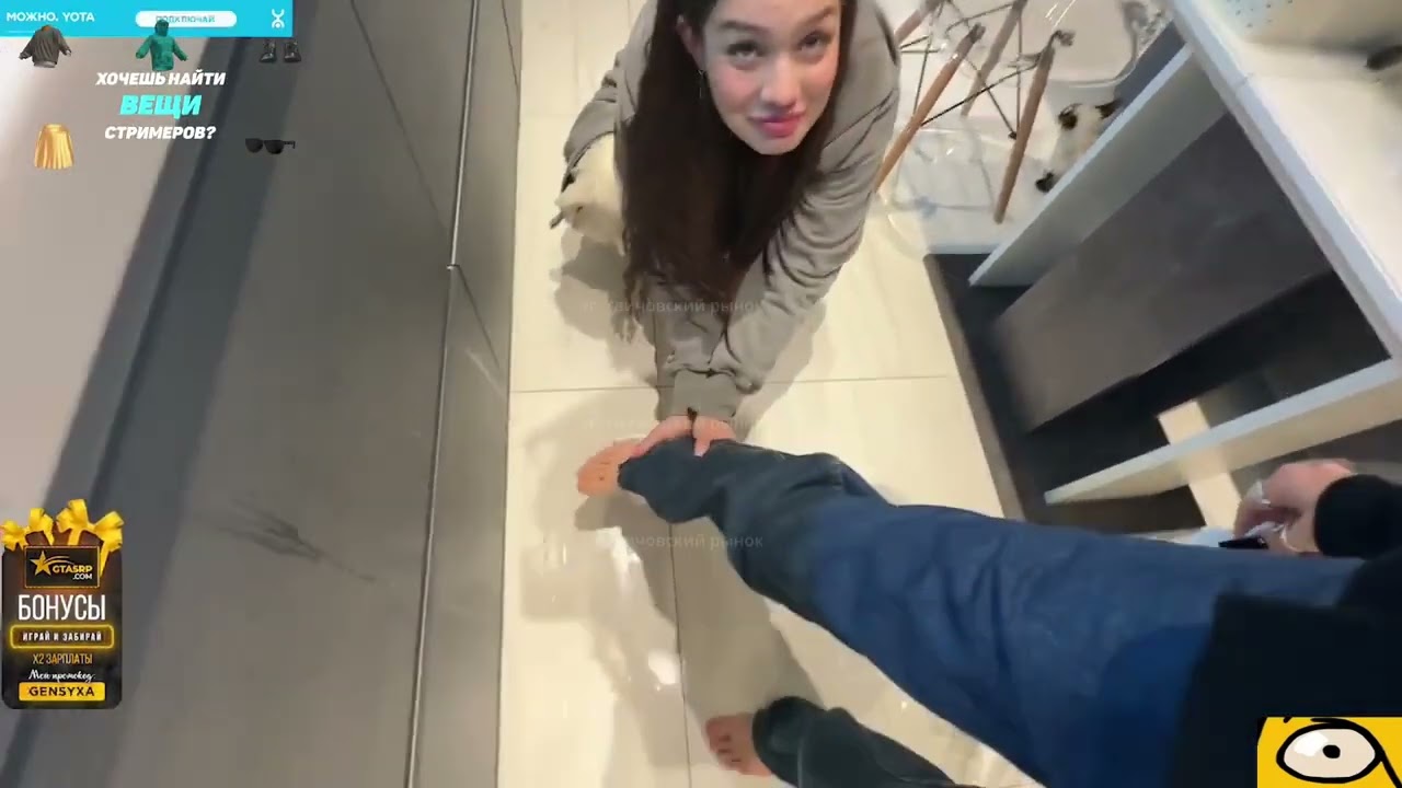 АКУЛИЧ ВЫТИРАЕТ НОГИ ГЕНСУХЕ