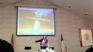 IMG_1342.MOV Iglesia el Calvario,Rosie Rivera cantando para el rey