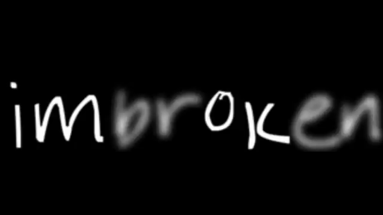 L am broken. Im ok надпись. Broken надпись. Im ok на черном фоне. Обои на телефон im ok.