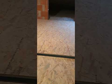 BRESCIA INSUFFLAGGI PAVIMENTO LEGNO  SOPRA I FIOCCHI DI CELLULOSA: questa soluzione permette di utilizzare un sottotetto isolandolo con i fiocchi di cellulosa e rendendolo calpestabile.