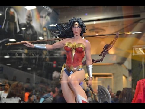 SDCC-2014-SIDESHOW-COLLECTIBLES-PREMIUM-FORMAT-BATGIRL-POWER