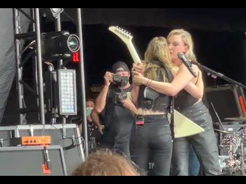 The Warning- Halestorm's Lzzy Hale gives Dany her guitar!! + QOTMS with the Gibson Explorer!