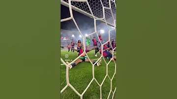 ازرق احمر شوف لونه برشلونة 