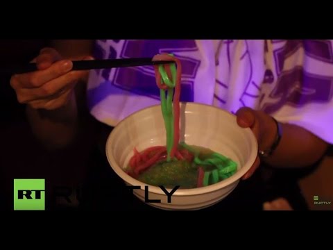 Japan: Radioactive cooking?! Neon noodles are the new big thing in Japan