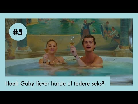 Kiest Gaby Blaaser voor een jaar geen seks of een jaar geen nieuwe tassen? | Das Fragen Feuer - &C