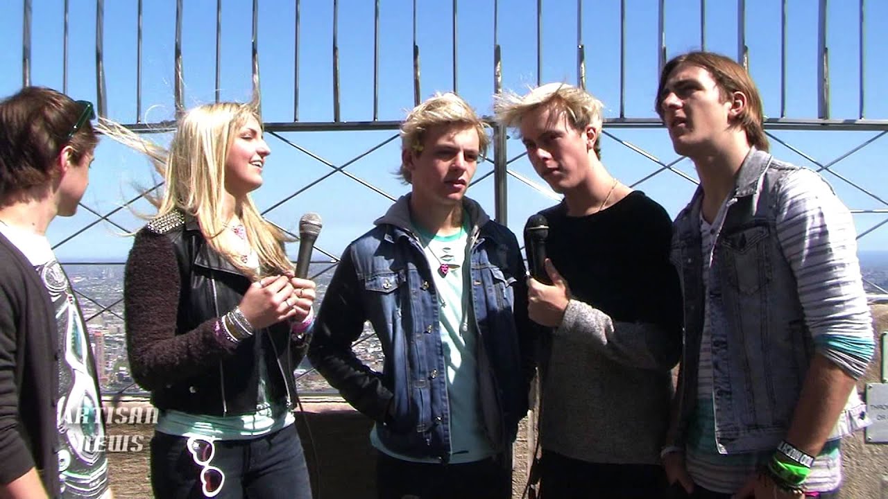 R5 GETS LOUD AT EMPIRE STATE BUILDING