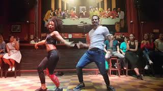 Muestra de Salsa, Carlos y Kamillah, en La Topa Tolondra