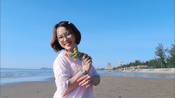 Bài hát: Hoa cúc biển và em. Thơ: Hà Vinh Tâm. Nhạc: Cao Lục. Thể hiện: Tiến Lâm