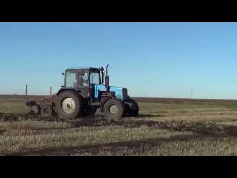 Вспашка трактора МТЗ-1221В